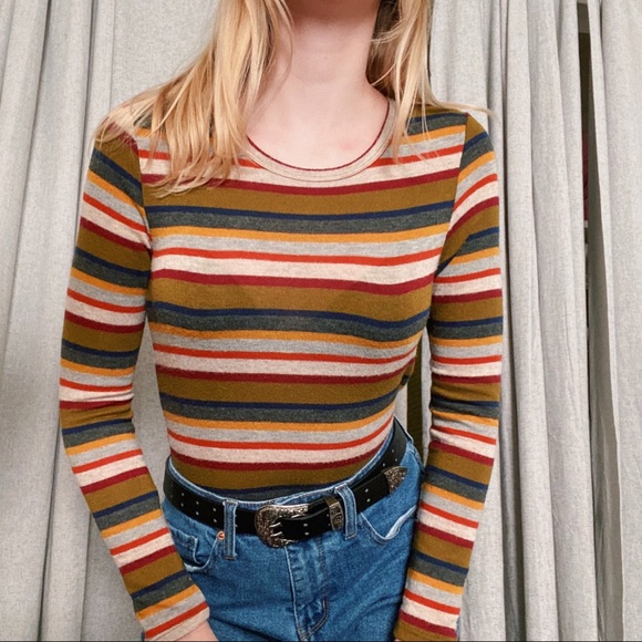 🍃Caution to the Wind long sleeve top🍃 - Picture 2 of 3